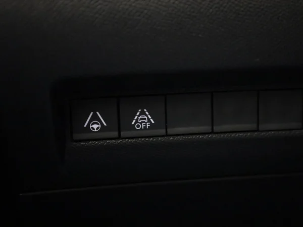 Peugeot e-208 (2023) — foto 24 van 50