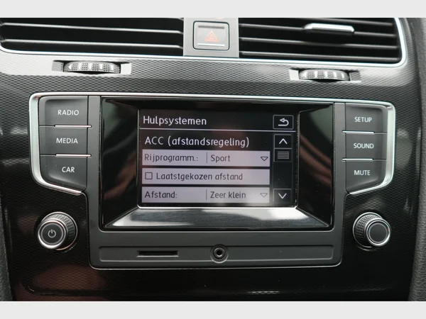 VOLKSWAGEN Golf VII GTI (2014) — foto 9 van 20