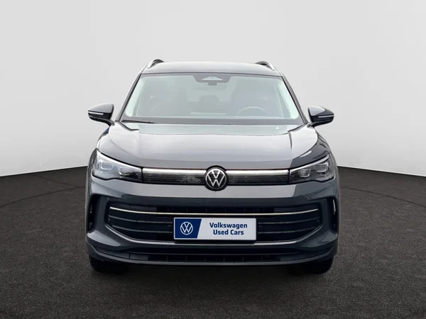 VOLKSWAGEN Tiguan (2025) — foto 8 van 24