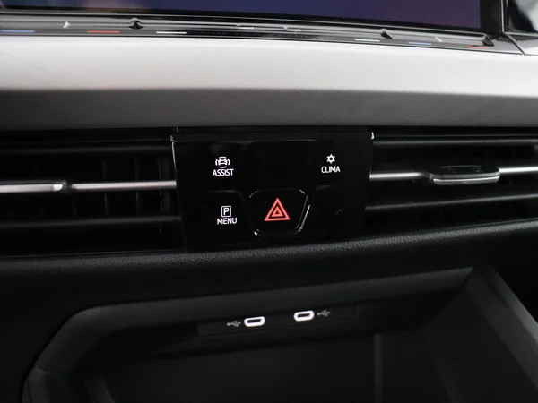 VOLKSWAGEN Golf (2024) — foto 18 van 28