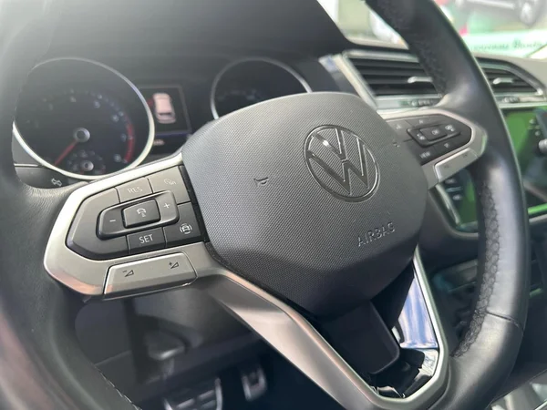 VOLKSWAGEN Tiguan (2022) — foto 14 van 21