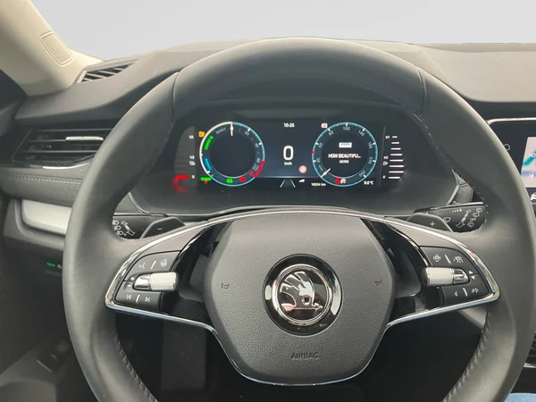 SKODA Octavia Combi (2024) — foto 10 van 25