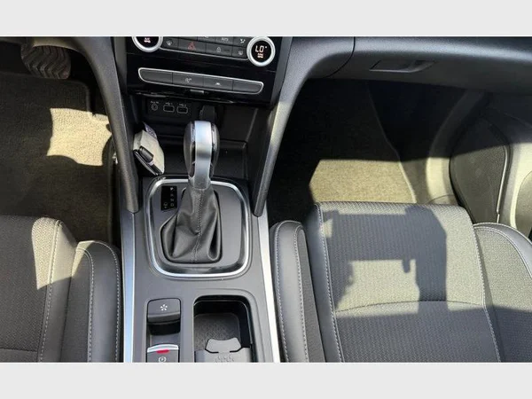 Renault Mégane Berline Phase II (2023) — foto 13 van 29