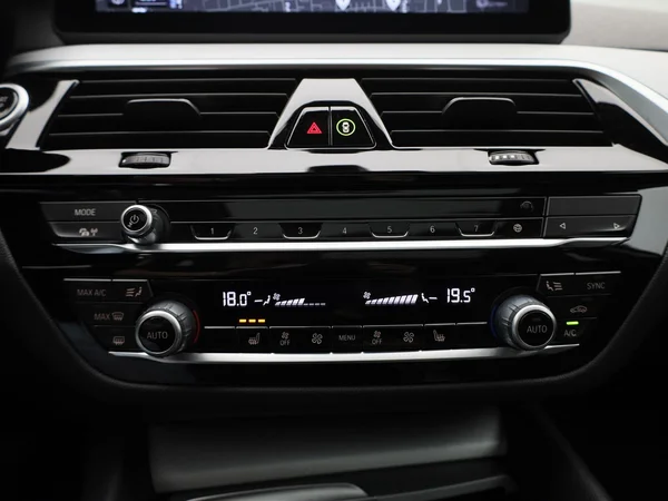 BMW 5 Reeks (2023) — foto 10 van 44