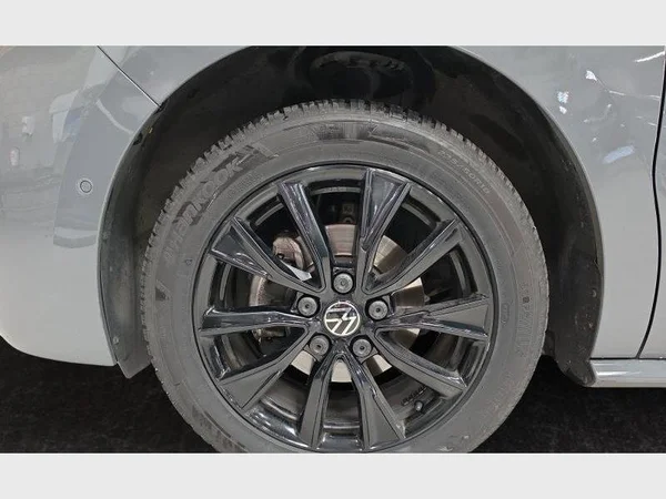 Volkswagen Multivan T7 Long (2025) — foto 37 van 37