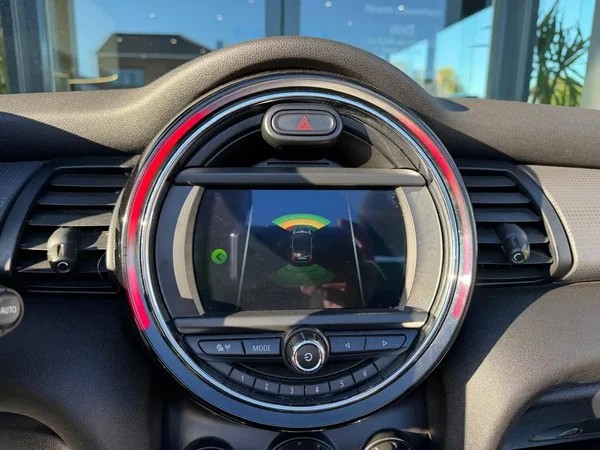 Mini Cooper (2018) — foto 7 van 28