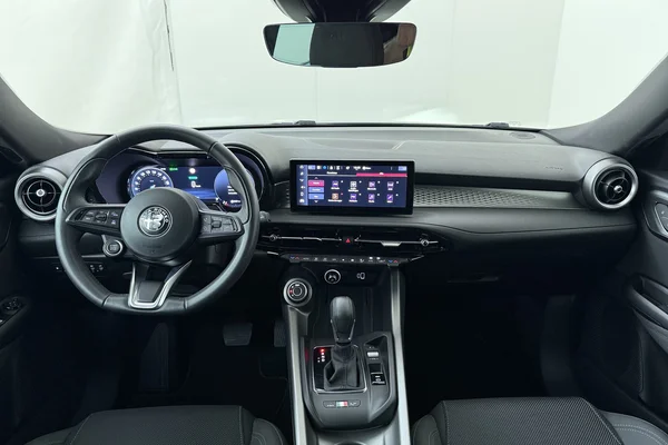 Alfa Romeo Tonale PHEV (2025) — foto 12 van 12