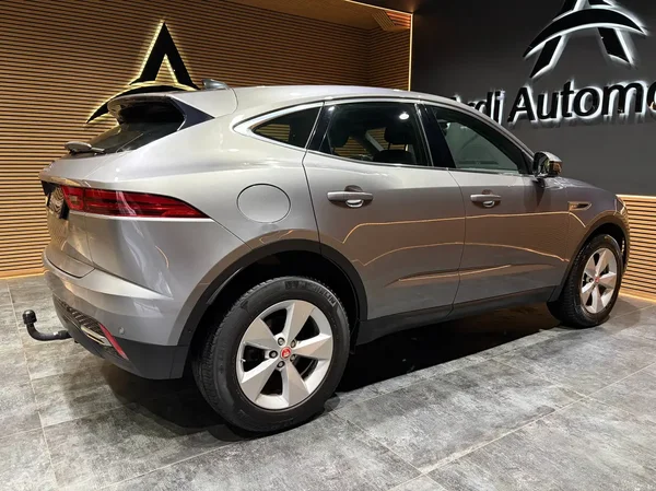 Jaguar E-Pace (2021) — foto 17 van 26