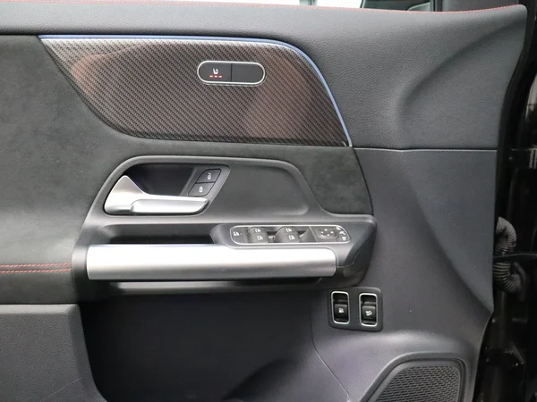 Mercedes-Benz GLA (2024) — foto 4 van 33
