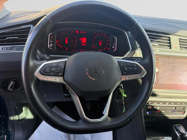VOLKSWAGEN Tiguan (2022) — foto 2 van 22