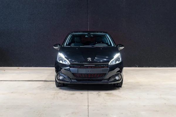 Peugeot 208 (2017) — foto 12 van 33