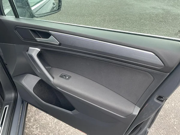 VOLKSWAGEN Tiguan (2021) — foto 9 van 21