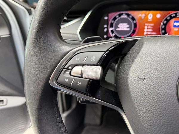 SKODA Octavia Combi (2024) — foto 14 van 19