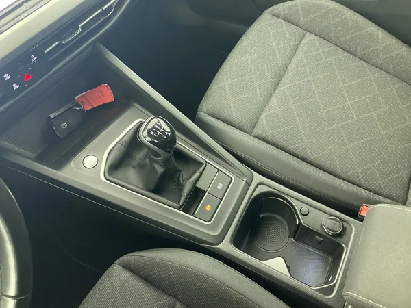 VOLKSWAGEN Golf VIII (2021) — foto 28 van 36