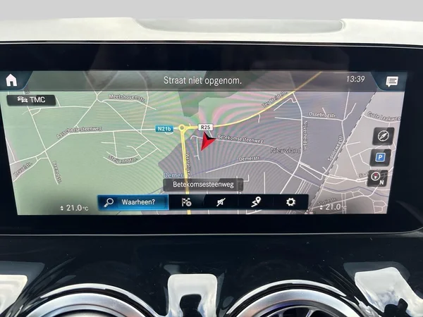 Mercedes-Benz GLA (2022) — foto 4 van 26
