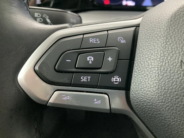 VOLKSWAGEN Golf VIII (2020) — foto 19 van 36