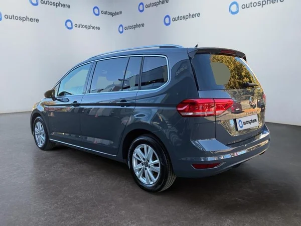 VOLKSWAGEN Touran (2023) — foto 20 van 23