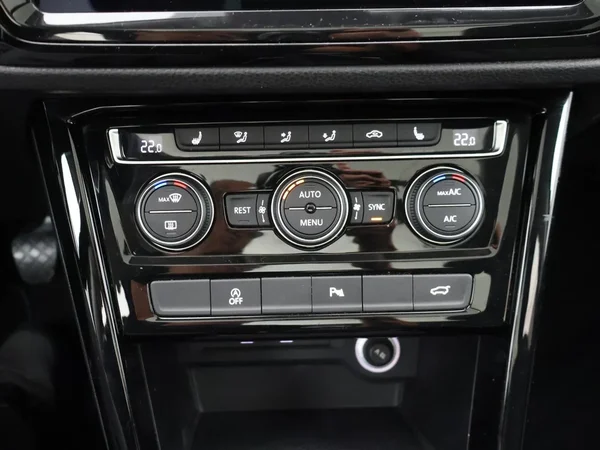 Volkswagen Touran (2021) — foto 6 van 30