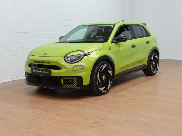 Abarth 600e (2025) — foto 28 van 32