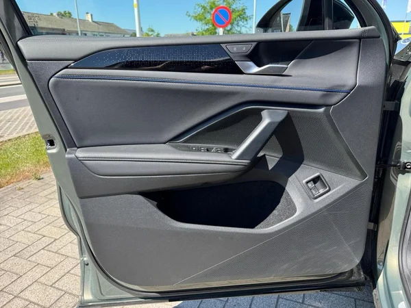 VOLKSWAGEN Tiguan eHybrid (PHEV) (2025) — foto 8 van 24