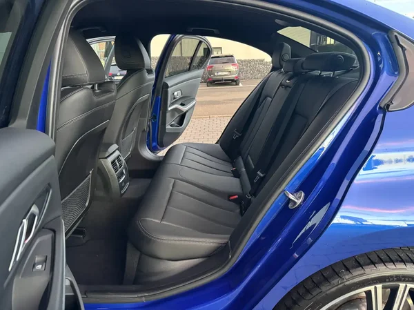 Bmw 320 (2024) — foto 4 van 17