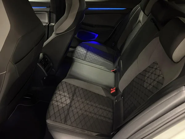 VOLKSWAGEN Golf VIII (2024) — foto 4 van 15