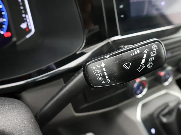 Volkswagen Transporter (2020) — foto 10 van 27