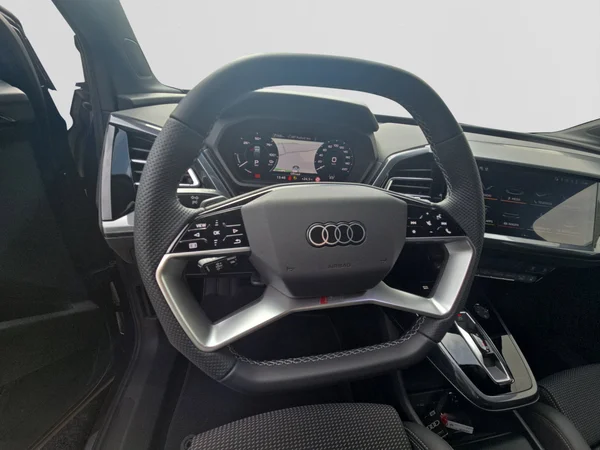 AUDI Q4 Sportback e-tron (2025) — foto 16 van 24