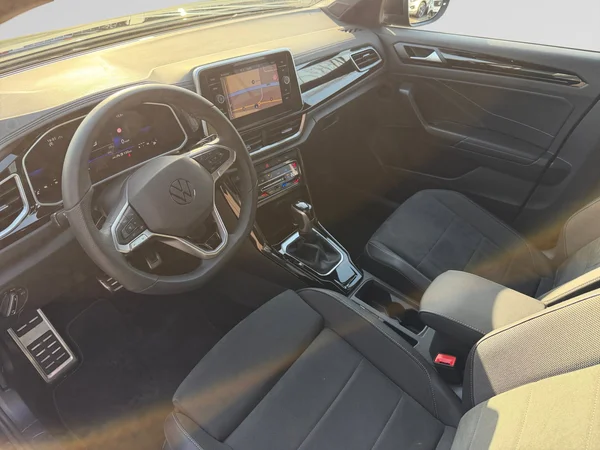 VOLKSWAGEN T-Roc (2025) — foto 2 van 18