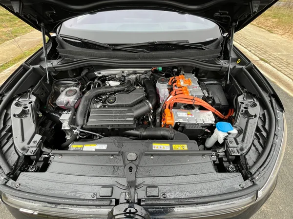 VOLKSWAGEN Tiguan eHybrid (PHEV) (2025) — foto 2 van 24