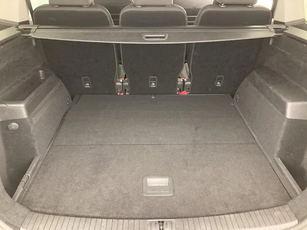 VOLKSWAGEN Touran (2019) — foto 26 van 36