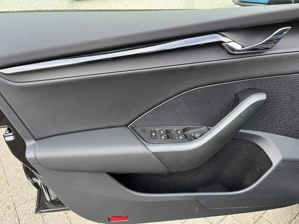 SKODA Octavia Combi (2024) — foto 20 van 20
