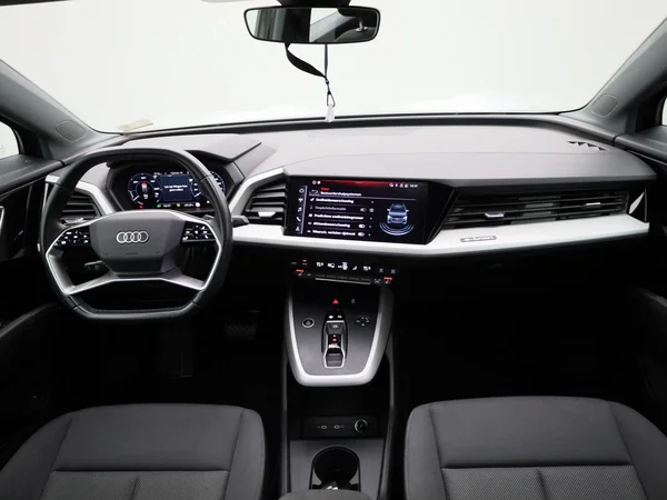 Audi Q4 e-tron (2023) — foto 36 van 43