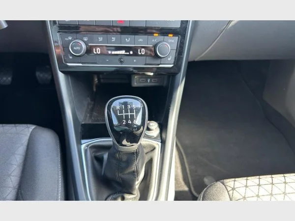 Volkswagen T-Cross (2021) — foto 13 van 29