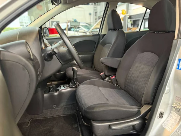 Nissan Micra (2013) — foto 7 van 10