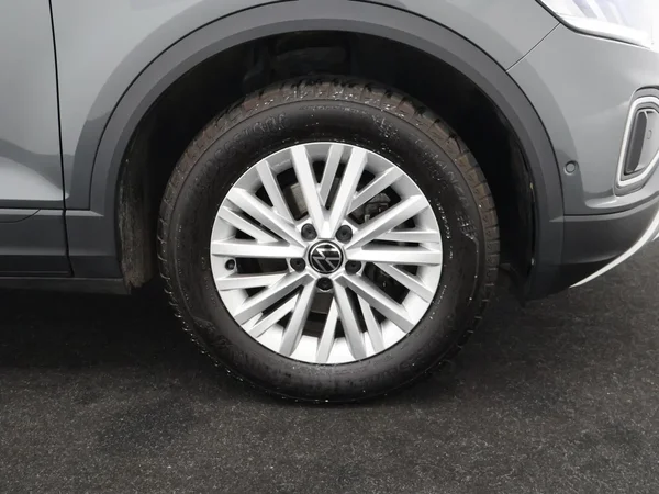 Volkswagen T-Roc (2023) — foto 9 van 23