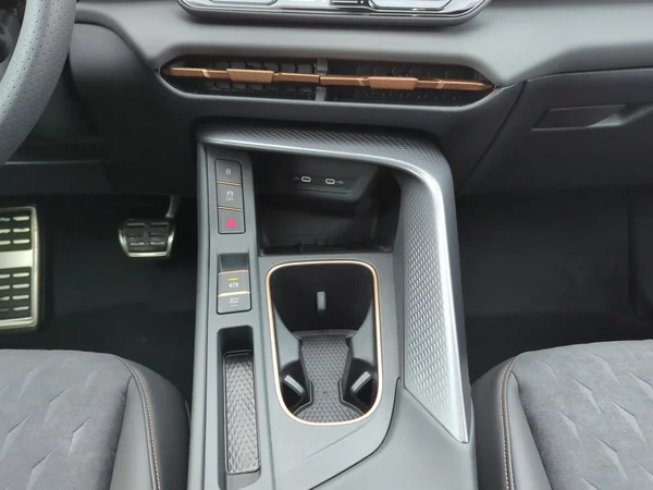 CUPRA Terramar (2024) — foto 4 van 35