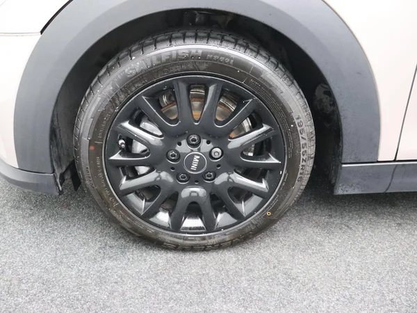 MINI Cooper (2024) — foto 21 van 23
