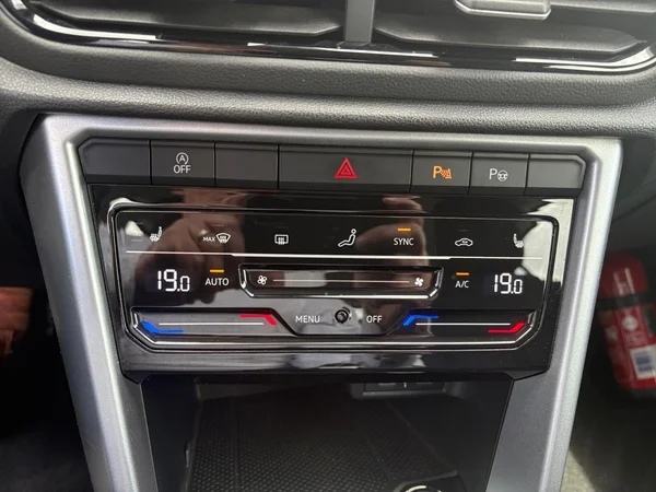 VOLKSWAGEN T-Roc (2022) — foto 8 van 24