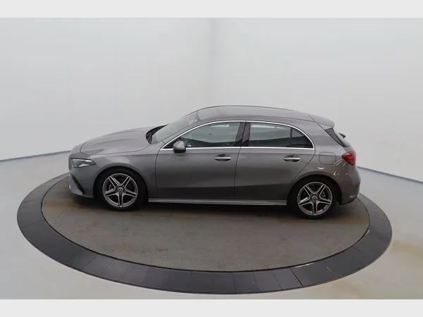 MERCEDES-BENZ A 200 (2024) — foto 4 van 25
