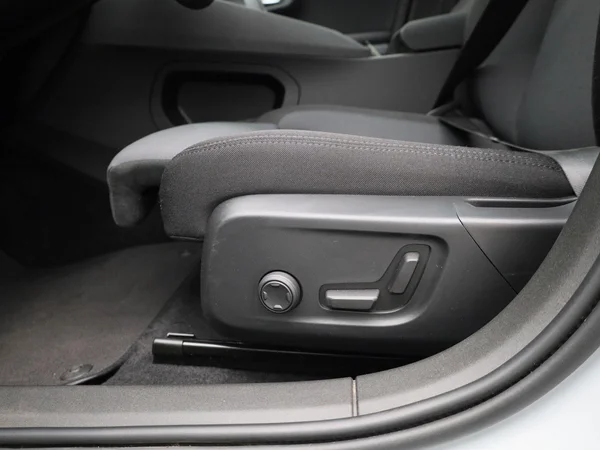 Polestar 2 (2022) — foto 25 van 40