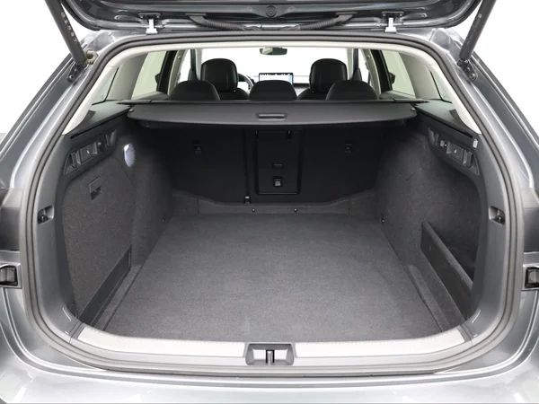 SKODA Superb SW (2025) — foto 2 van 23