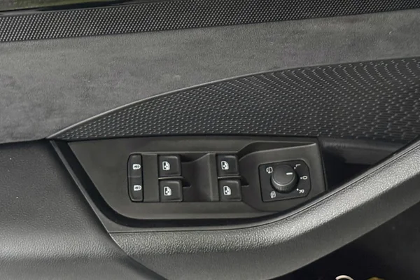 Skoda Octavia SW RS PHEV (2021) — foto 10 van 28