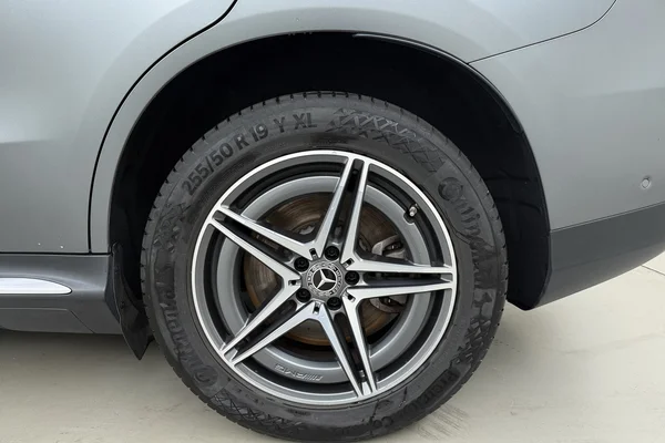 Mercedes-Benz EQC (2020) — foto 20 van 23