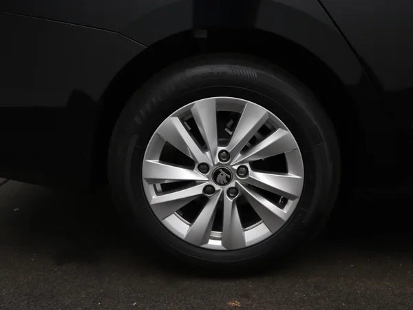 SKODA Octavia Combi (2026) — foto 12 van 17
