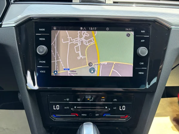 VOLKSWAGEN Passat Variant (2022) — foto 8 van 21