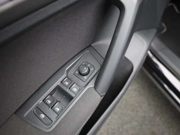VOLKSWAGEN Tiguan (2019) — foto 8 van 18