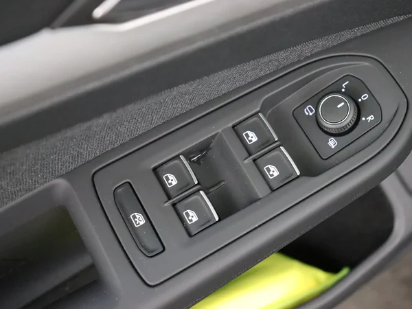 VOLKSWAGEN Golf (2024) — foto 18 van 26