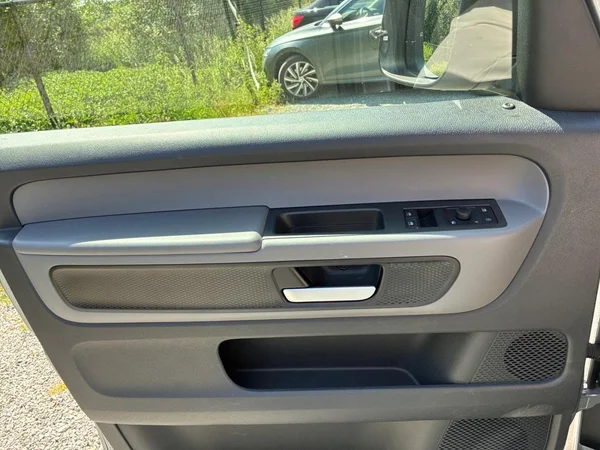 VOLKSWAGEN ID.Buzz (2023) — foto 14 van 24
