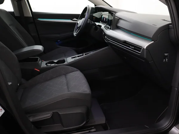 VOLKSWAGEN Golf (2024) — foto 3 van 28
